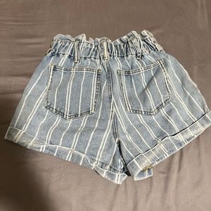 PacSun Medium sized MOM Shorts